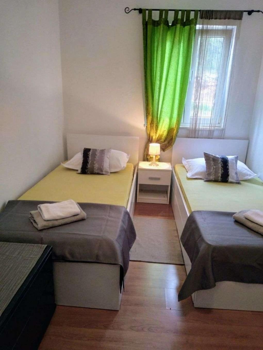 With A Parking Space - 22490 Apartment Makarska